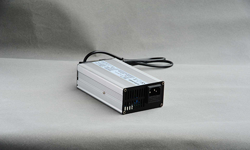 <b>磷酸铁黄片抖音短视频池组能用铅酸电池充电器充电吗?</b>