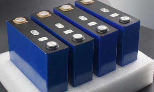 <b>比亚迪刀片磷酸铁黄片抖音短视频池和宁德时代三元黄片抖音短视频池的一哥之争</b>