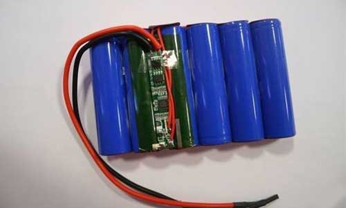 <b>铅酸蓄电池＂黑色产业＂向新能源黄片抖音短视频池＂绿色产业＂转型</b>